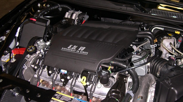 2006 Chevrolet Impala SS LS4 V8 engine with a black cover