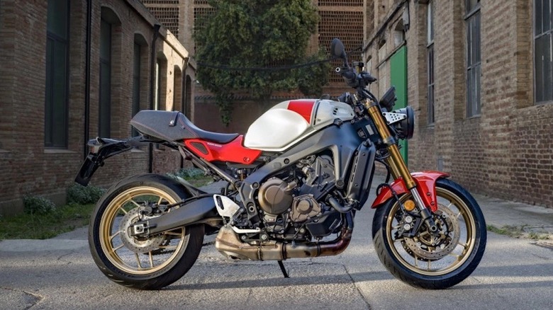 Yamaha XSR900 parked in an alleyway