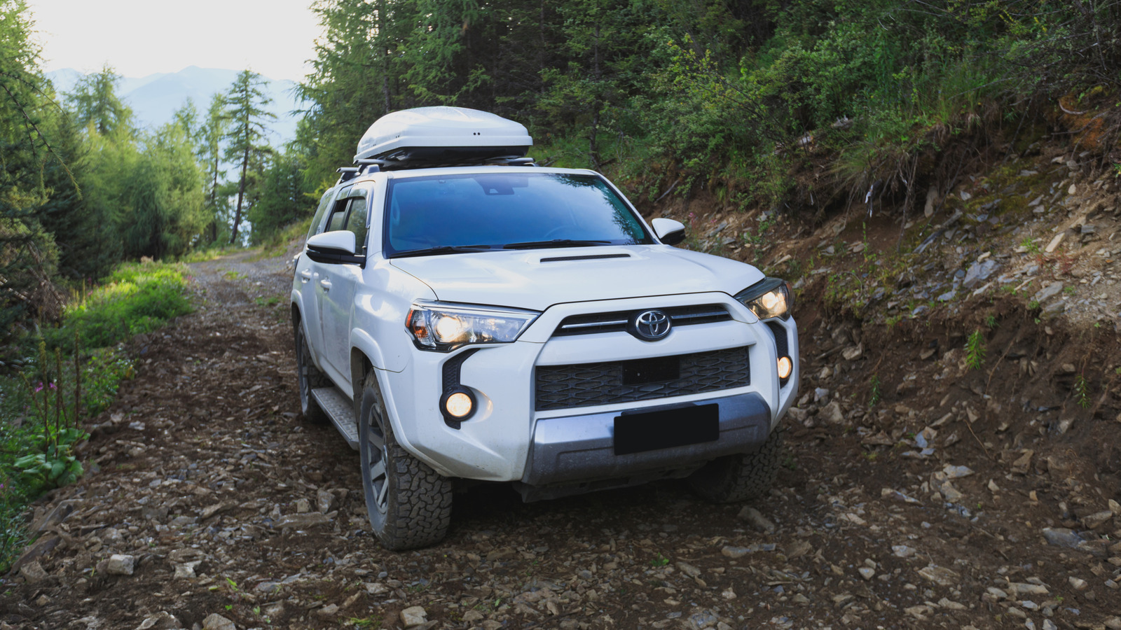 How Much Roof Weight Can Your SUV Hold? Here’s How To Find Out