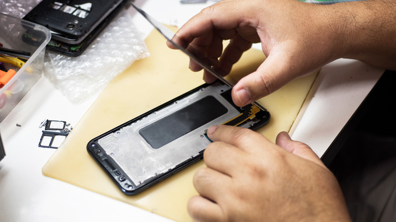 Galaxy S8 smartphone screen repair