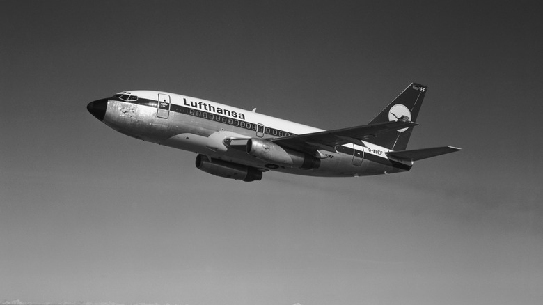Lufthansa Airlines Boeing 737-100