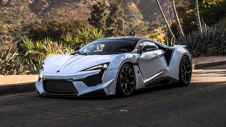 W Motors Fenyr SuperSport