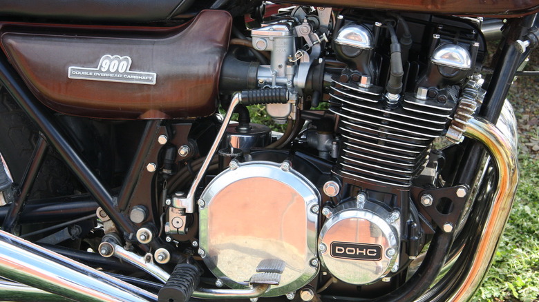 Side view of Kawasaki Z1 900 cc engine with Double Overhead Camshaft and DOHC branding.