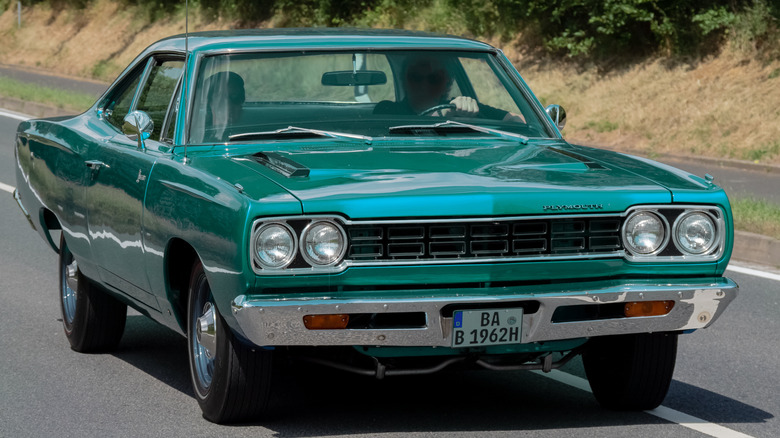 plymouth road runner