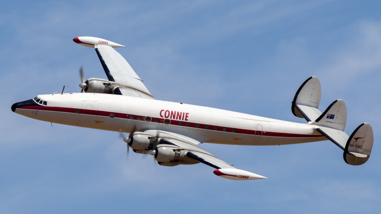 a flying vintage Lockheed Constellation