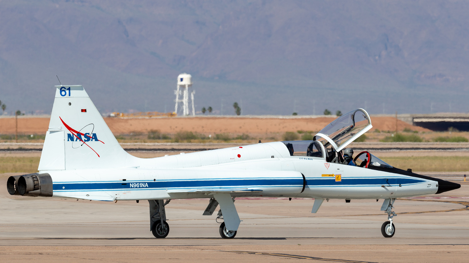 نورتروپ T-38 Talon Jet چگونه خلبانان نیروی هوایی را برای آسمان آماده می کند