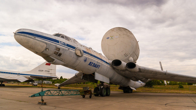 VM-T Atlant on tarmac