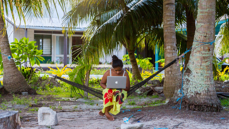 tuvaluan with macbook