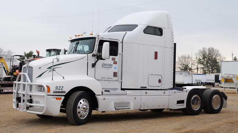 Alan Kitzhaber's 1995 Kenworth T600, front 3/4 view