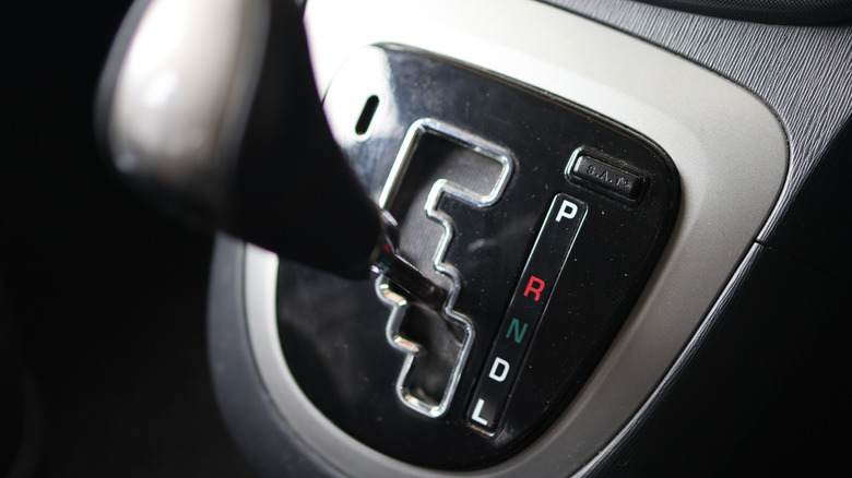 Automatic transmission gearshift lever