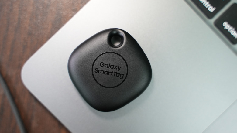 Galaxy SmartTag on laptop 