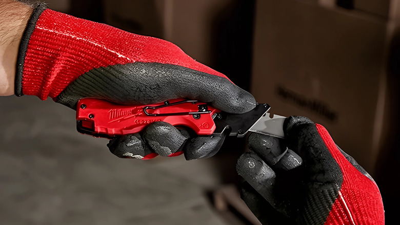 holding the blades of a fastback