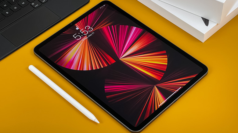 An iPad with an Apple Pencil on a tabletop