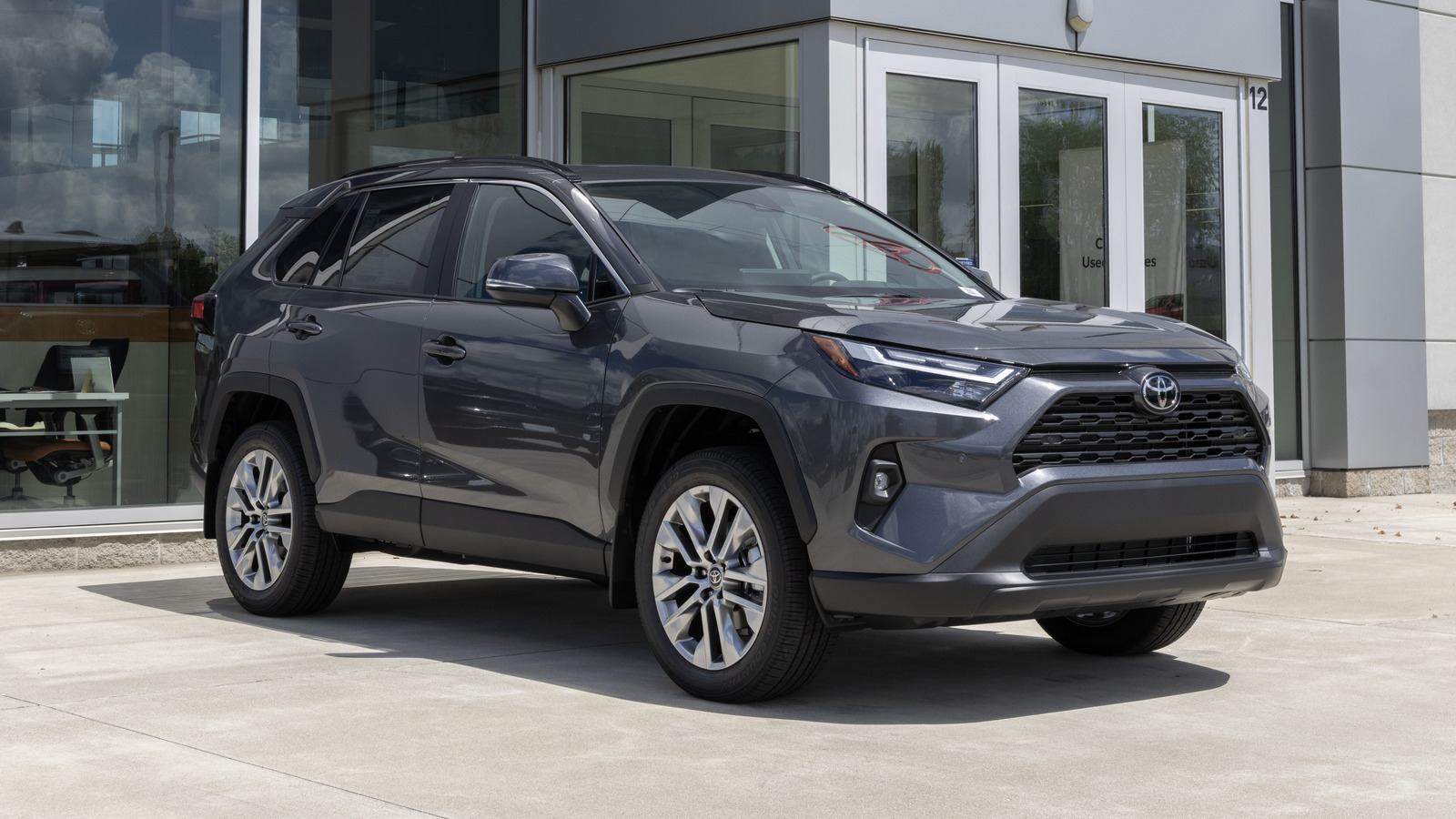 چگونه بهترین لاستیک ها را برای تویوتا RAV4 خود انتخاب کنیم