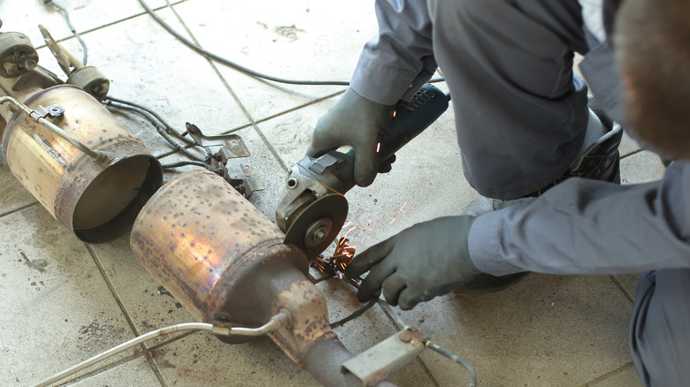 Mechanic trying to repair or clean a DPF