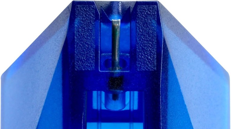 Close-up of a (clean) Ortofon 2M Blue stylus