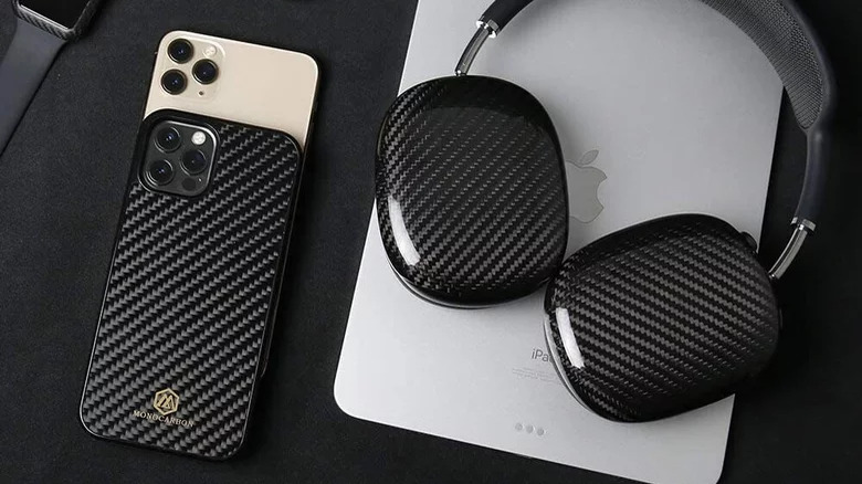 Monocarbon AirPods Max case
