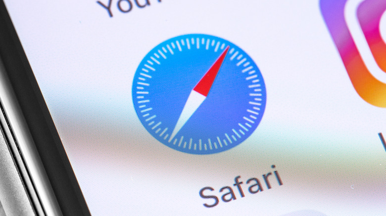 Apple Safari icon on screen
