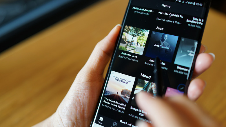 spotify mobile app playlists