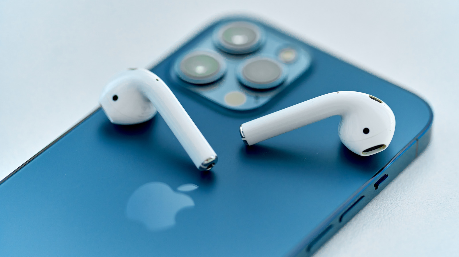 Como conectar dois pares de AirPods a um iPhone e compartilhar áudio