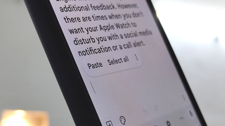 Paste option on Android phone screen