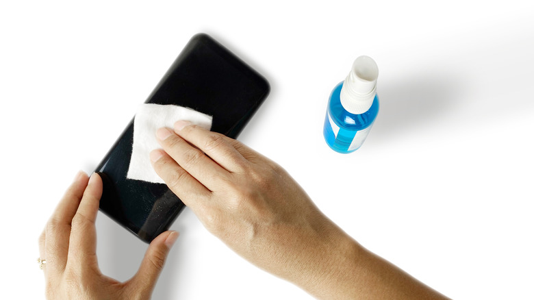 Cleaning smartphone