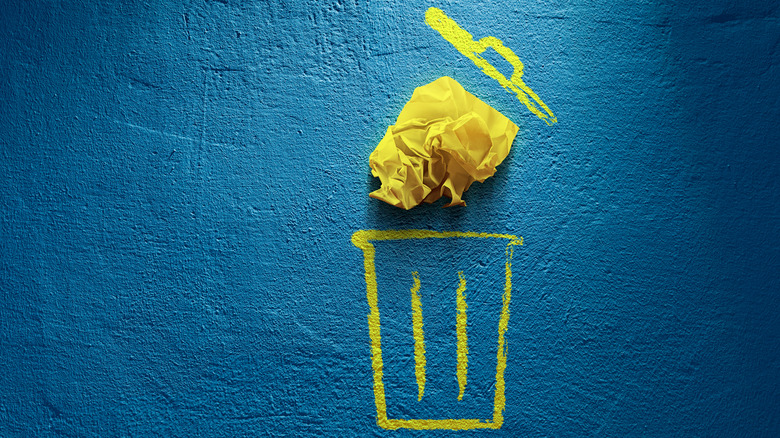 Trash can drawn in chalk