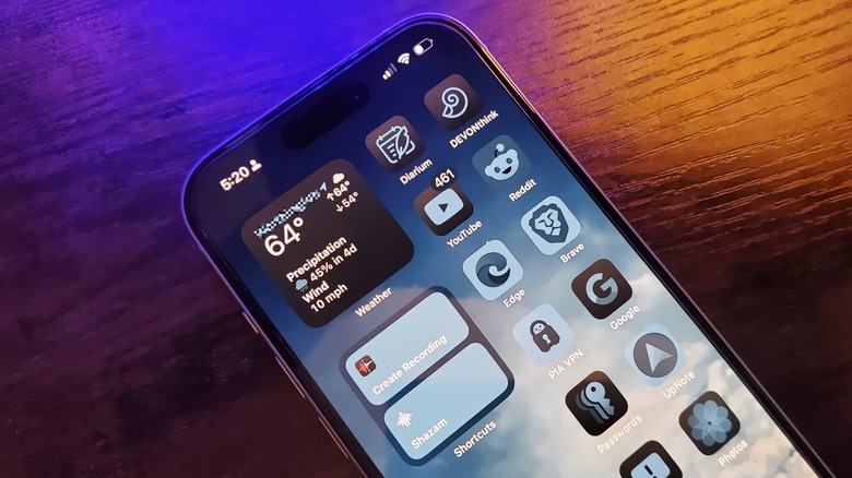 Dark tinted icons iPhone 15