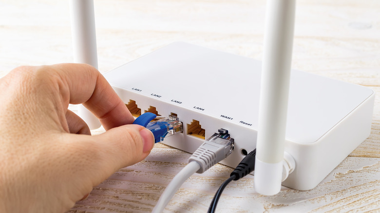 router ethernet plugged in