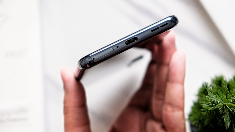 OnePlus USB port