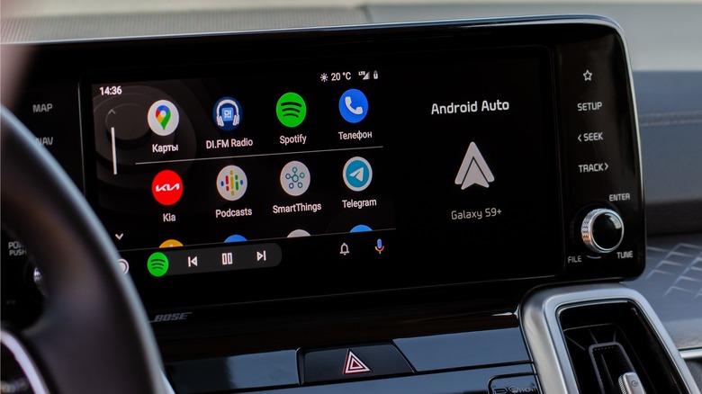 Android Auto screen in vehicle