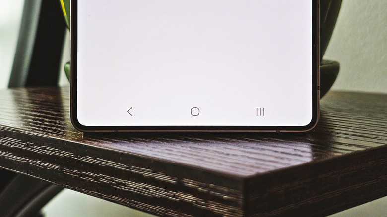 Three-button navigation on Samsung Galaxy S25 Ultra