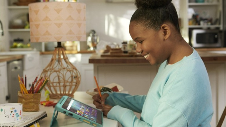 older kid using amazon kindle fire