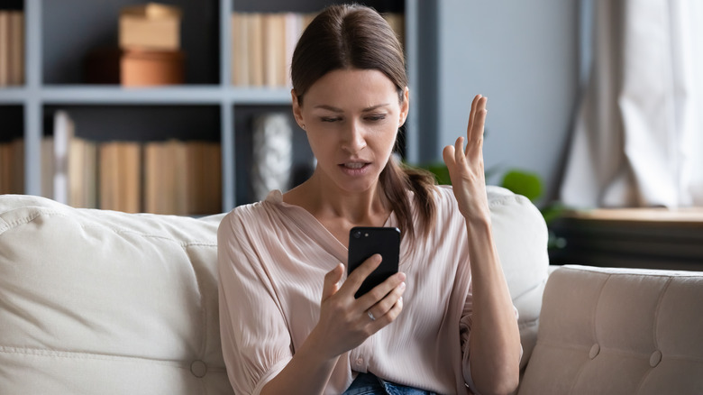 smartphone frustrated user