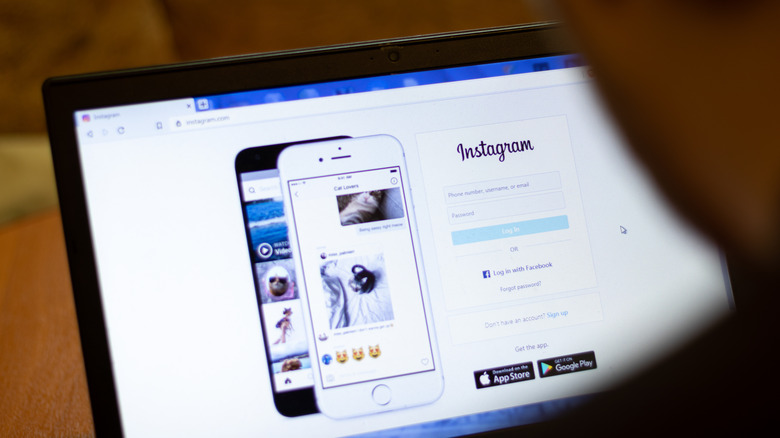 Daily News | Online News Instagram on laptop