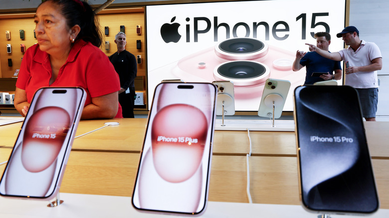 iPhone 15 hits Apple Store locations