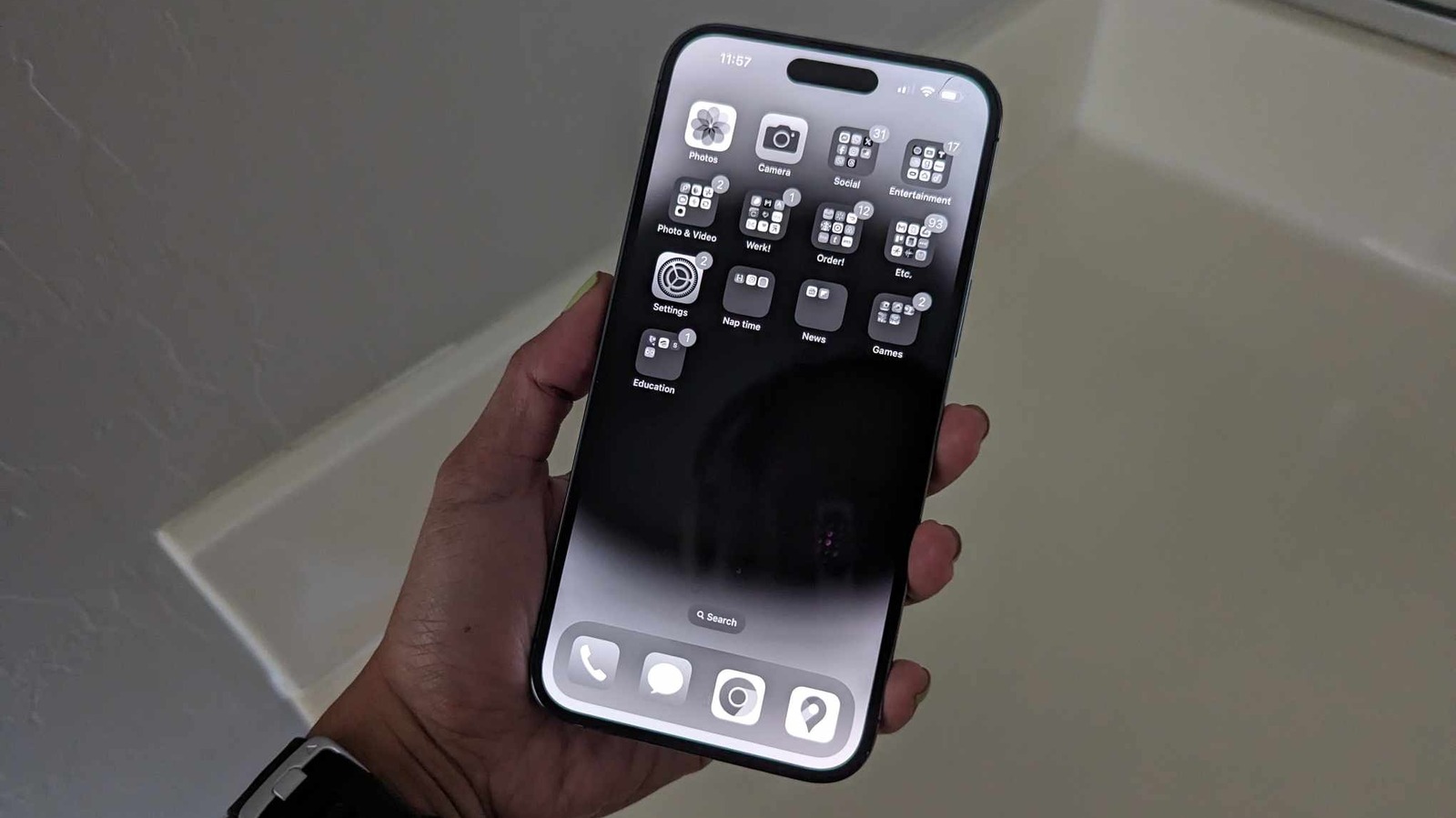 how to make your iphone display black and white