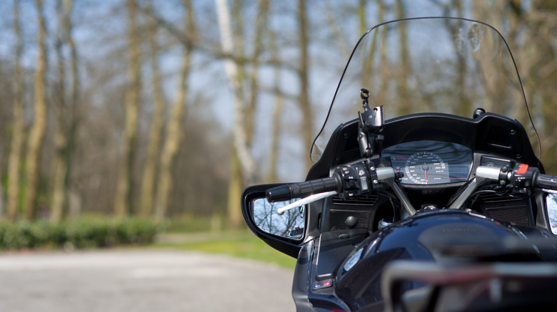 Motorcycle with windshield