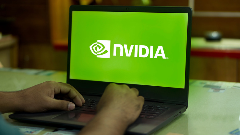 노트북 화면에 Nvidia 로고