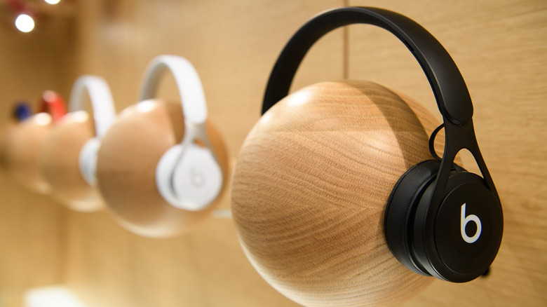 Beats headphones Apple Store