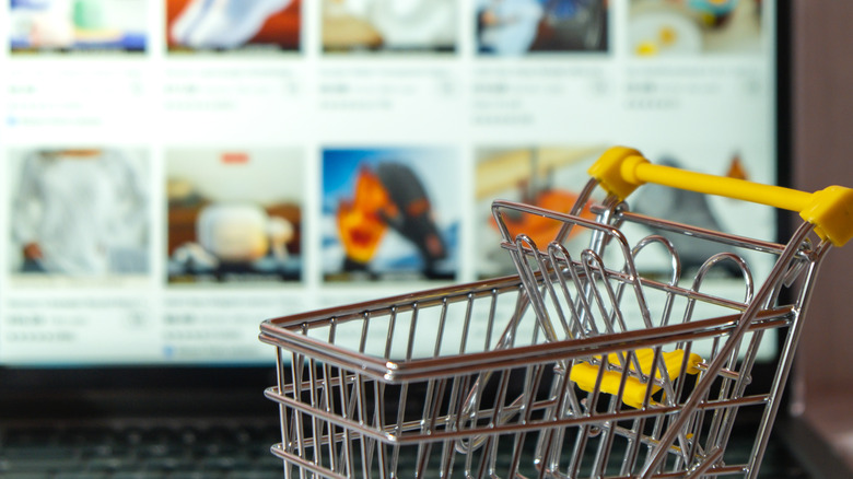 shopping cart with shopping site