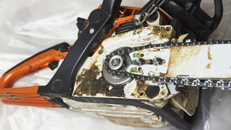 A filthy chainsaw