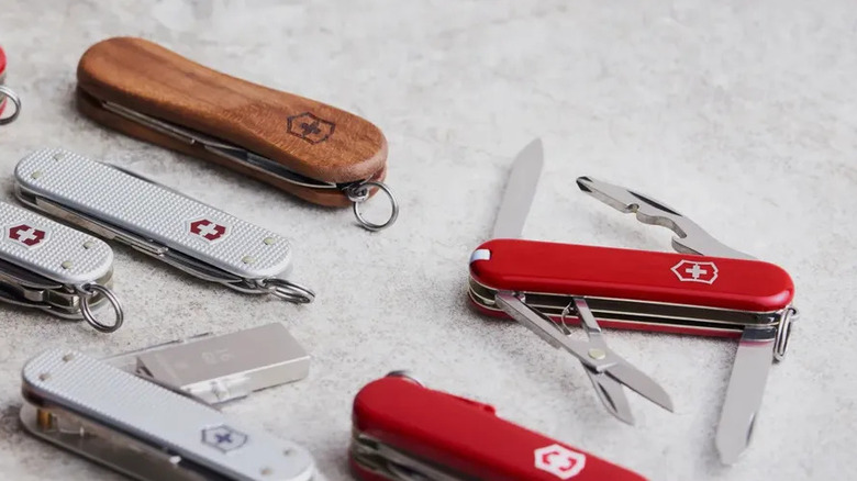 different types of swiss army knives