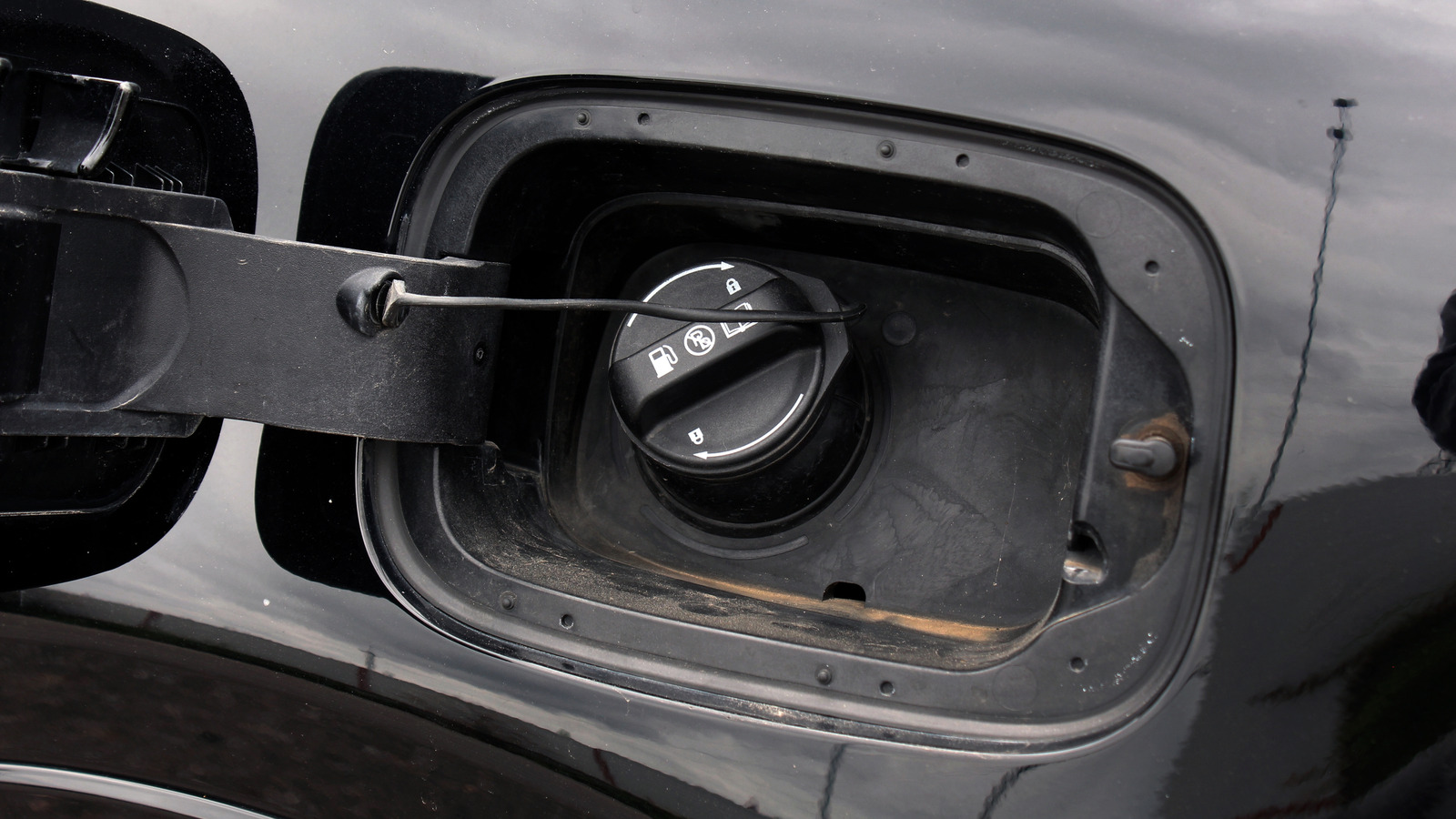 How To Properly Clean Your Car's Fuel Cap And Flap (And Why You Should) - SlashGear