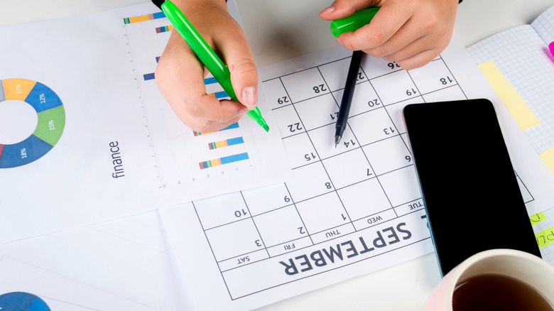 calendar hands