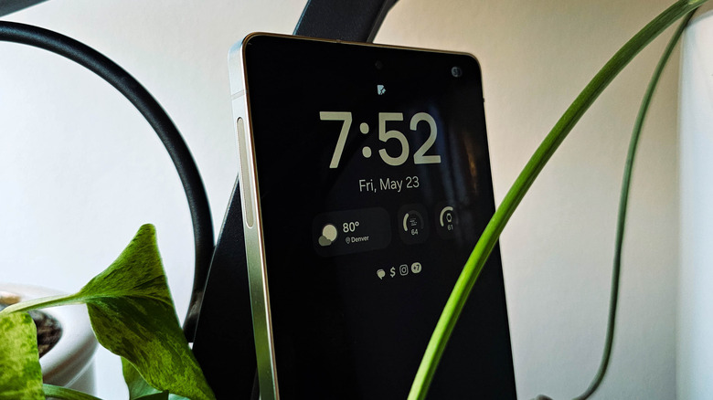 Samsung Galaxy S25 Ultra showing the lock screen
