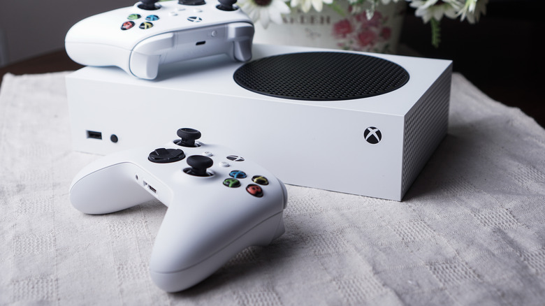 Xbox Series S controllers