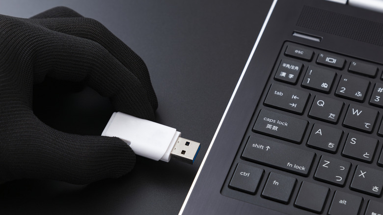 Plugging a USB Stick into a computer