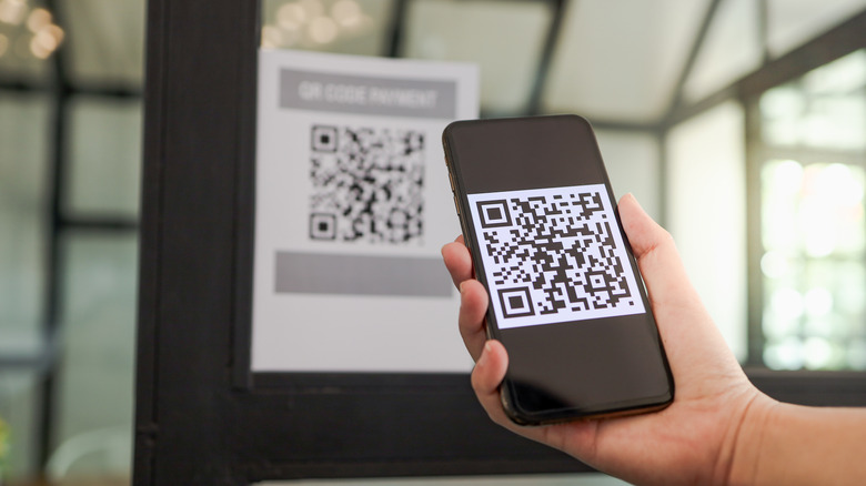 scanning qr code on phone