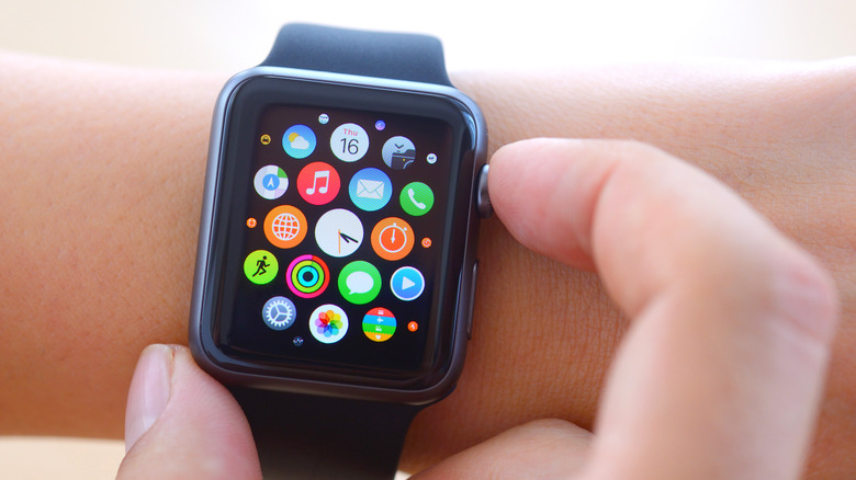 fingers adjusting Apple Watch